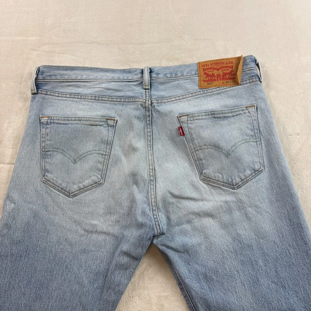 Levis 501 Original‎ Fit Jeans Mens 34x29 Light Wash Blue Denim Button Fly Pants